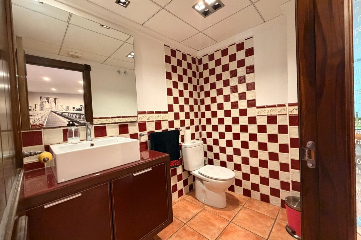 3-bedroom House In Catral, Spain (195 M²)