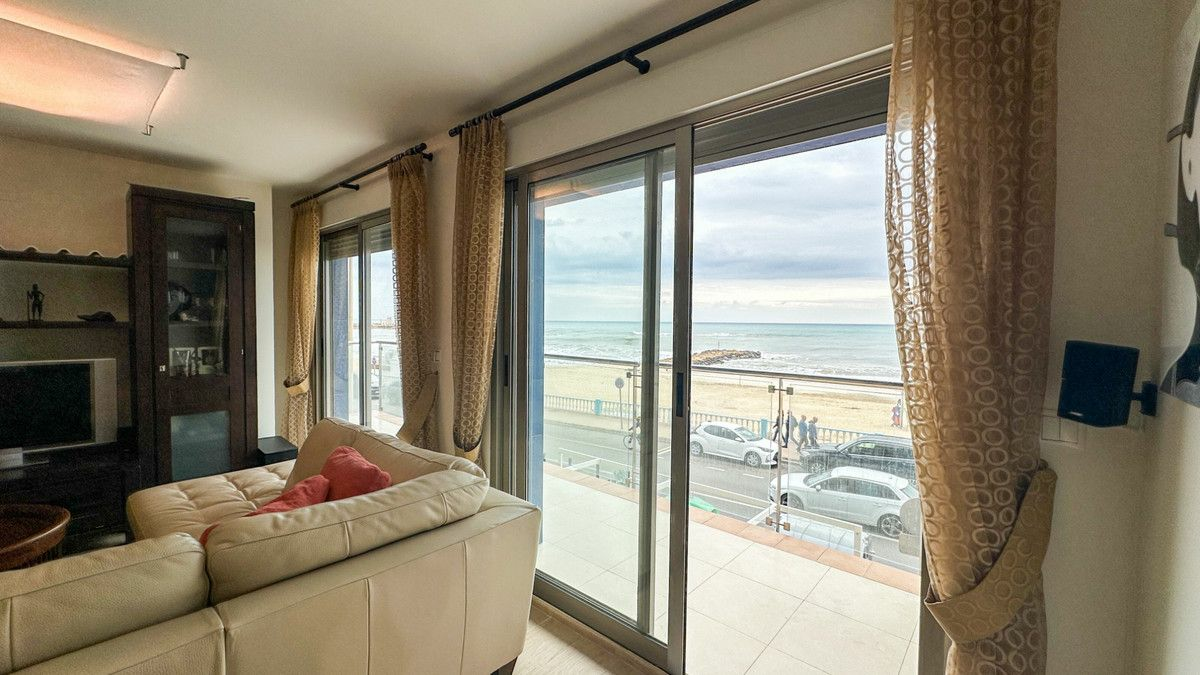 4-bedroom Apartment In Torrevieja, Spain (180 M²)