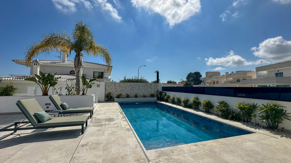 4-bedroom Villa In Orihuela Costa, Spain (527 M²)