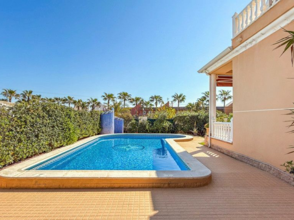 5-bedroom Villa In Torrevieja, Spain (440 M²)