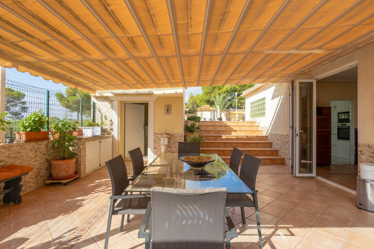 4-bedroom Villa In Orihuela Costa, Spain (271 M²)