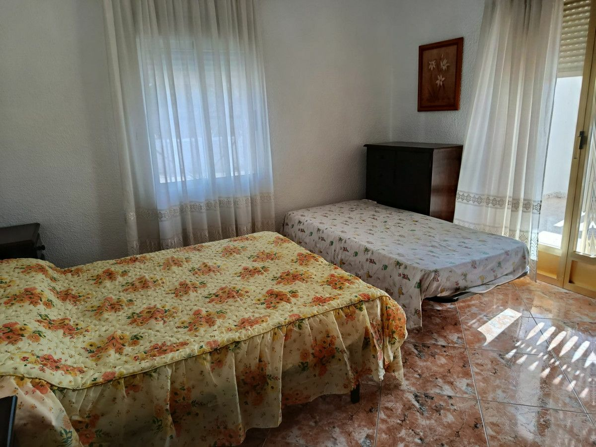 2-8-842d50 Villa In Elche