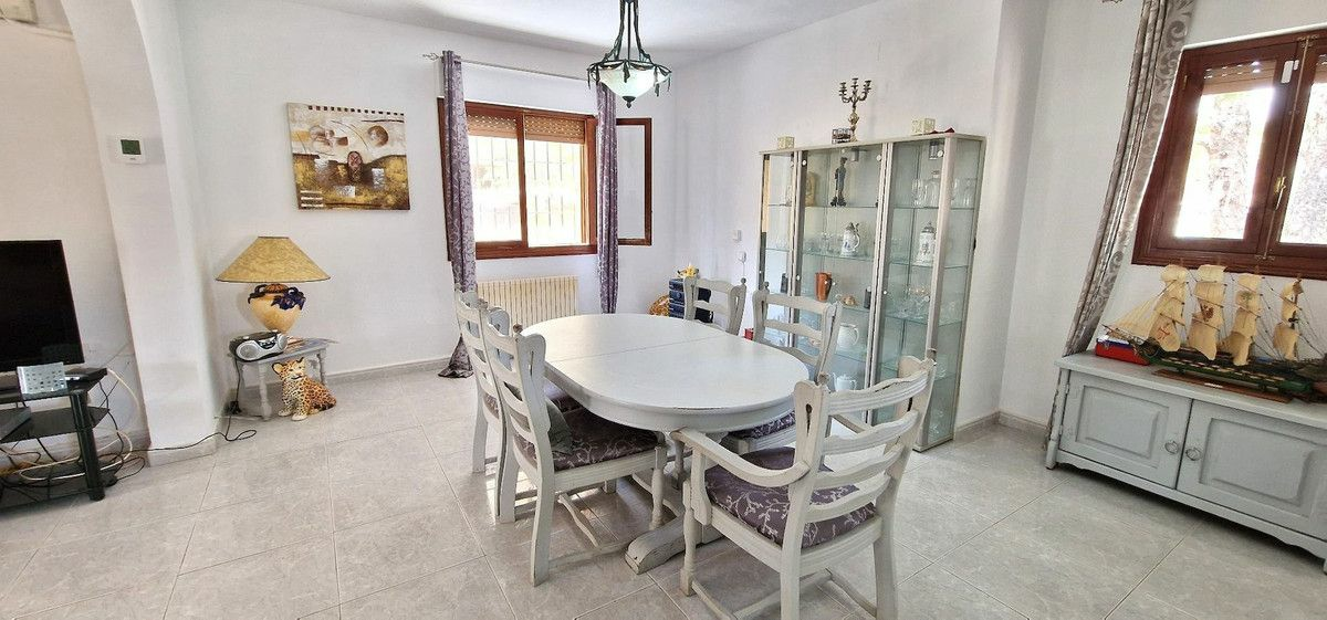 6-bedroom Villa In Orihuela, Spain (250 M²)