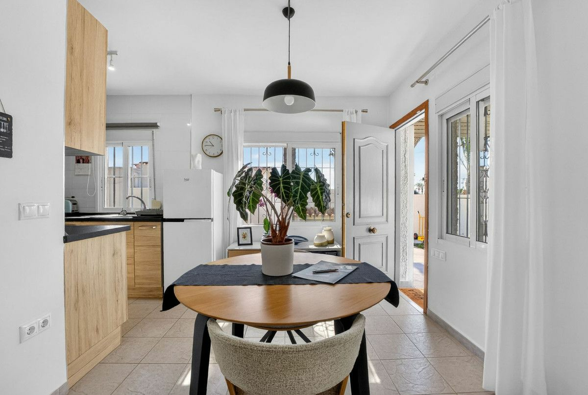 3-bedroom Villa In Torrevieja, Spain (76 M²)