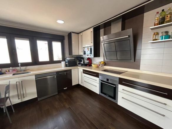 3-bedroom Apartment In Santiago De La Ribera, Spain (180 M²)