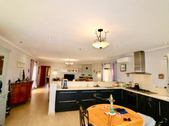 4-bedroom Villa In Albatera, Spain (198 M²)