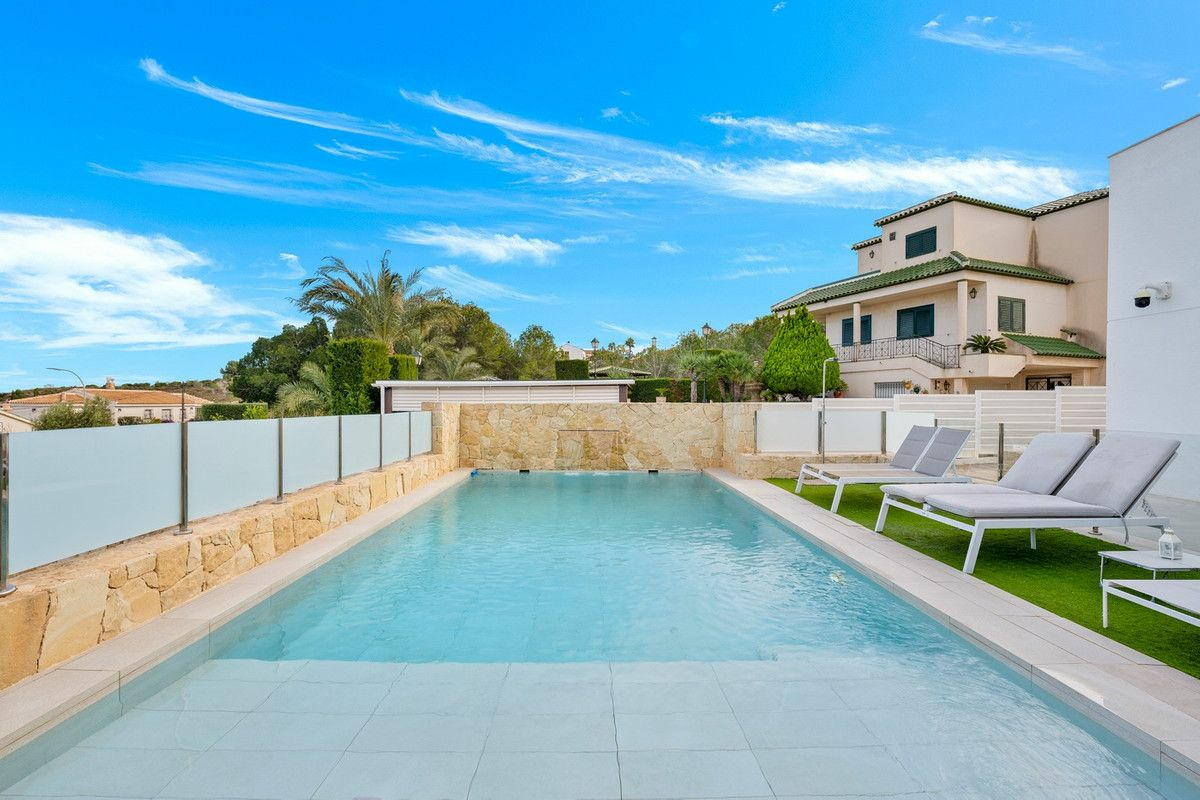 4-bedroom Villa In Algorfa, Spain (216 M²)