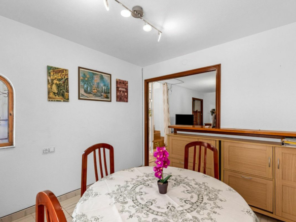 3-bedroom Villa In Torrevieja, Spain (77 M²)