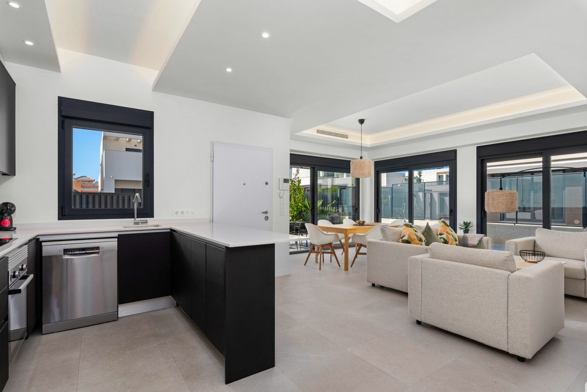 3-bedroom Villa In La Marina, Spain (226 M²)