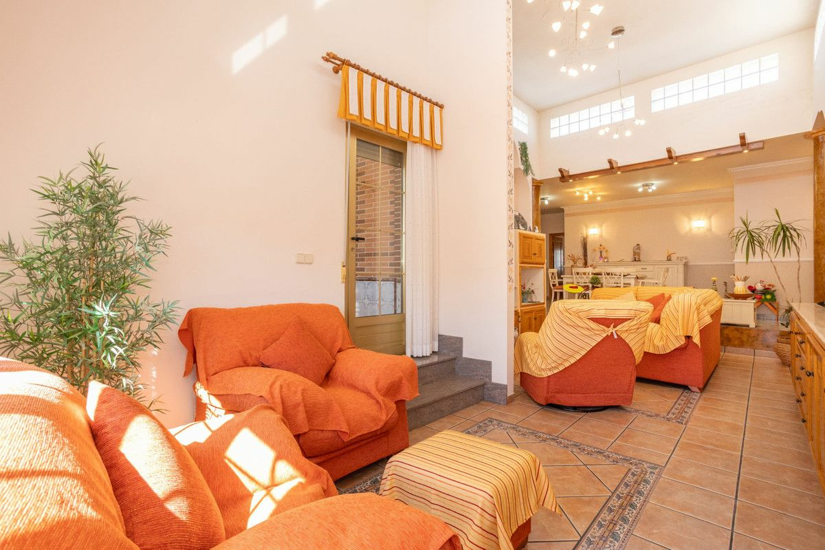 4-bedroom Villa In La Union, Spain (163 M²)