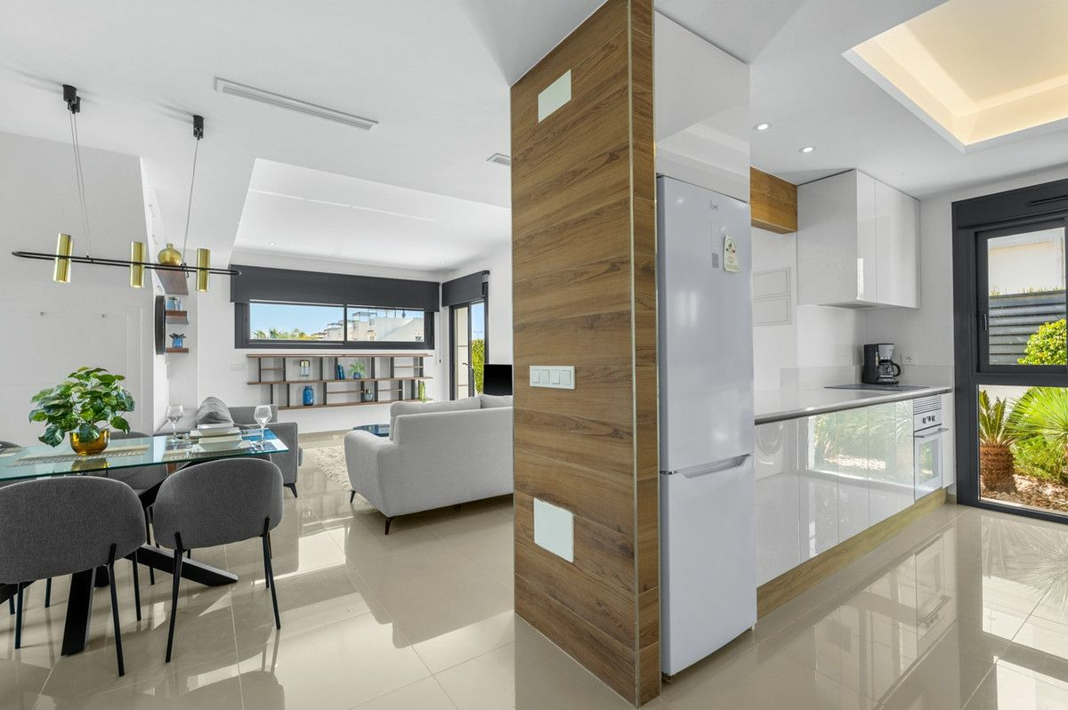 3-bedroom Villa In Rojales, Spain (122 M²)