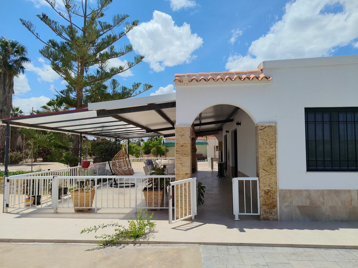 6-bedroom Villa In Los Montesinos, Spain (347 M²)