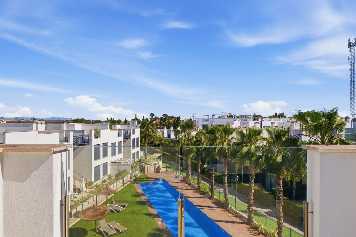 3-bedroom Villa In Orihuela Costa, Spain (99 M²)