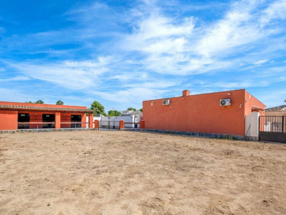 6-bedroom Country House In Almoradi, Spain (300 M²)