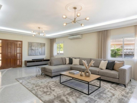 5-bedroom Villa In Rojales, Spain (240 M²)