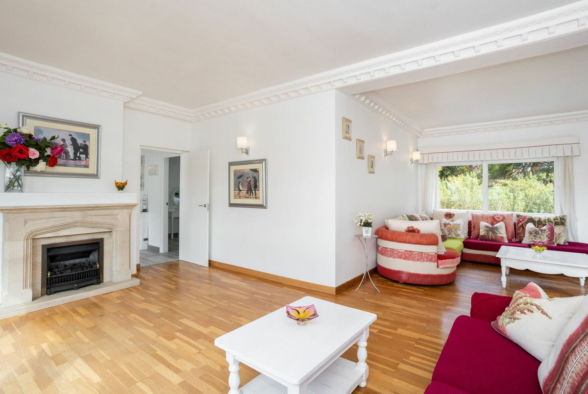 8-bedroom Villa In Orihuela Costa, Spain (446 M²)