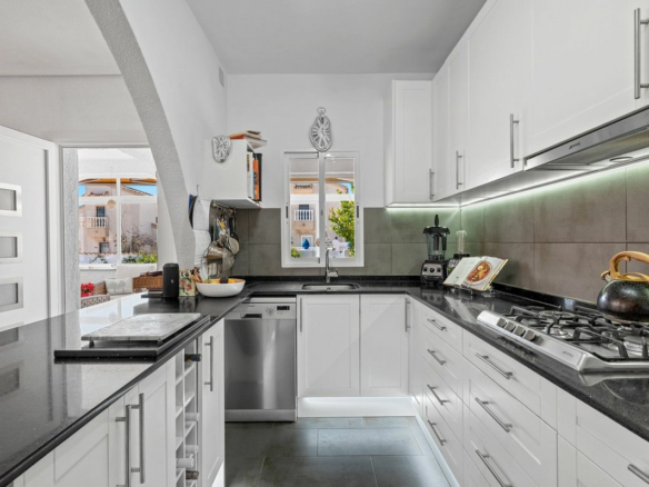 3-bedroom Villa In Rojales, Spain (104 M²)