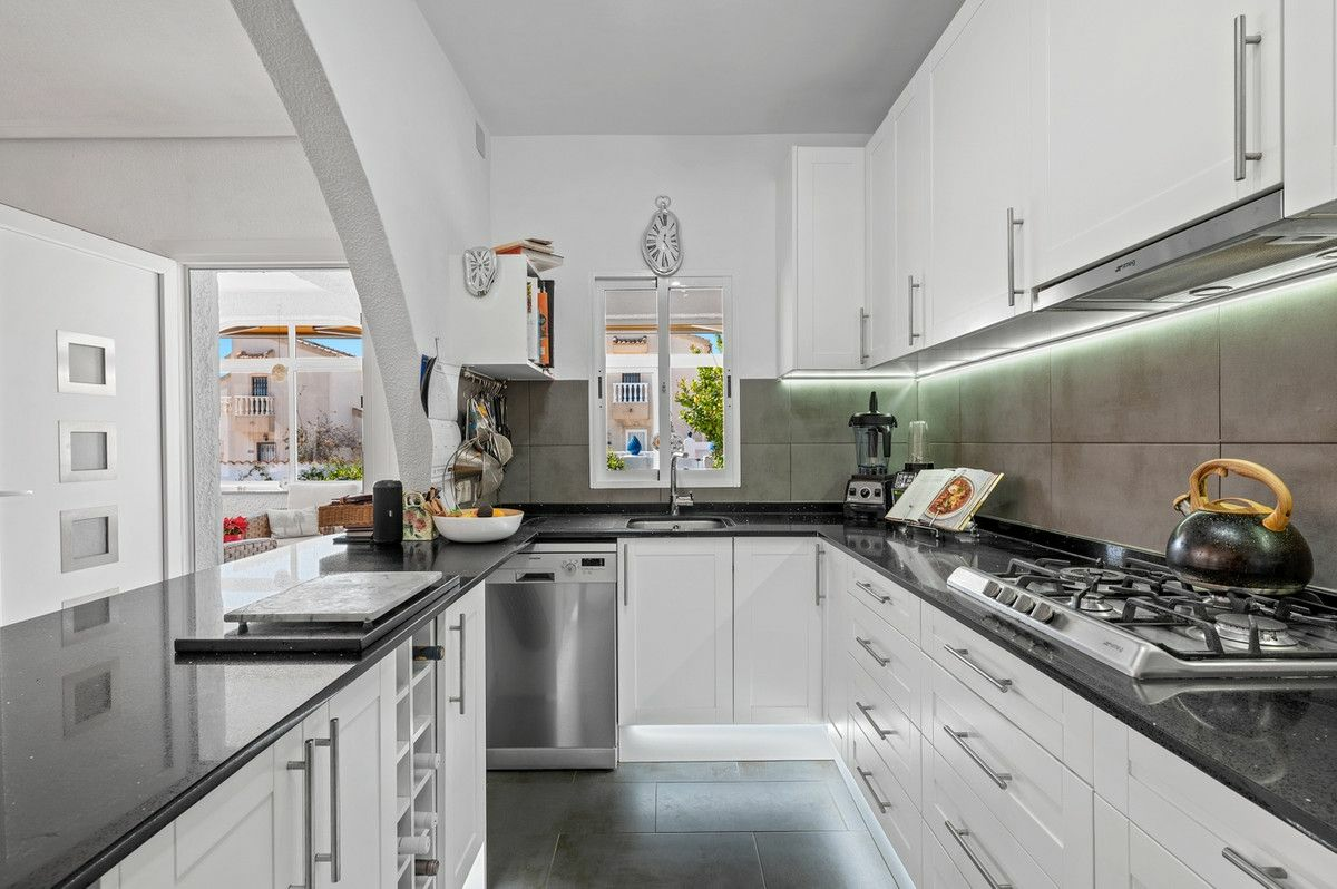 3-bedroom Villa In Rojales, Spain (104 M²)