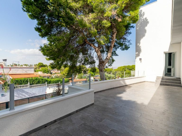 6-bedroom Villa In Orihuela Costa, Spain (286 M²)