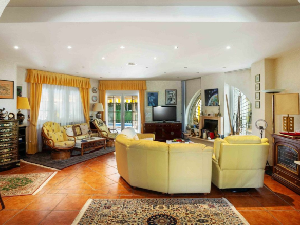 3-bedroom Villa In Cabo Roig, Spain (340 M²)