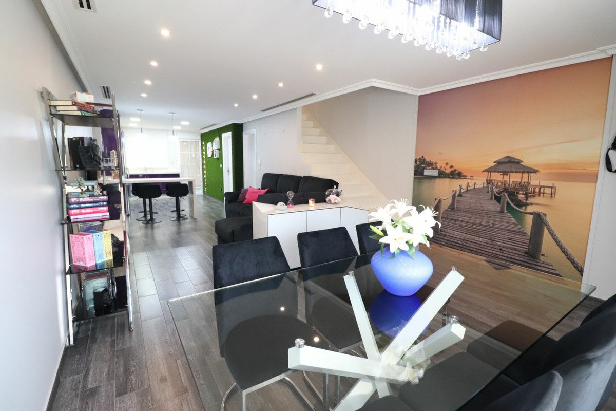 3-bedroom House In Redovan, Spain (241 M²)