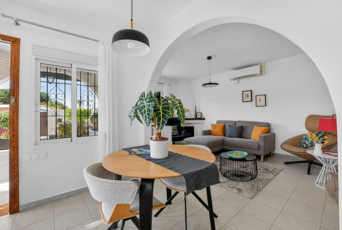3-bedroom Villa In Torrevieja, Spain (76 M²)