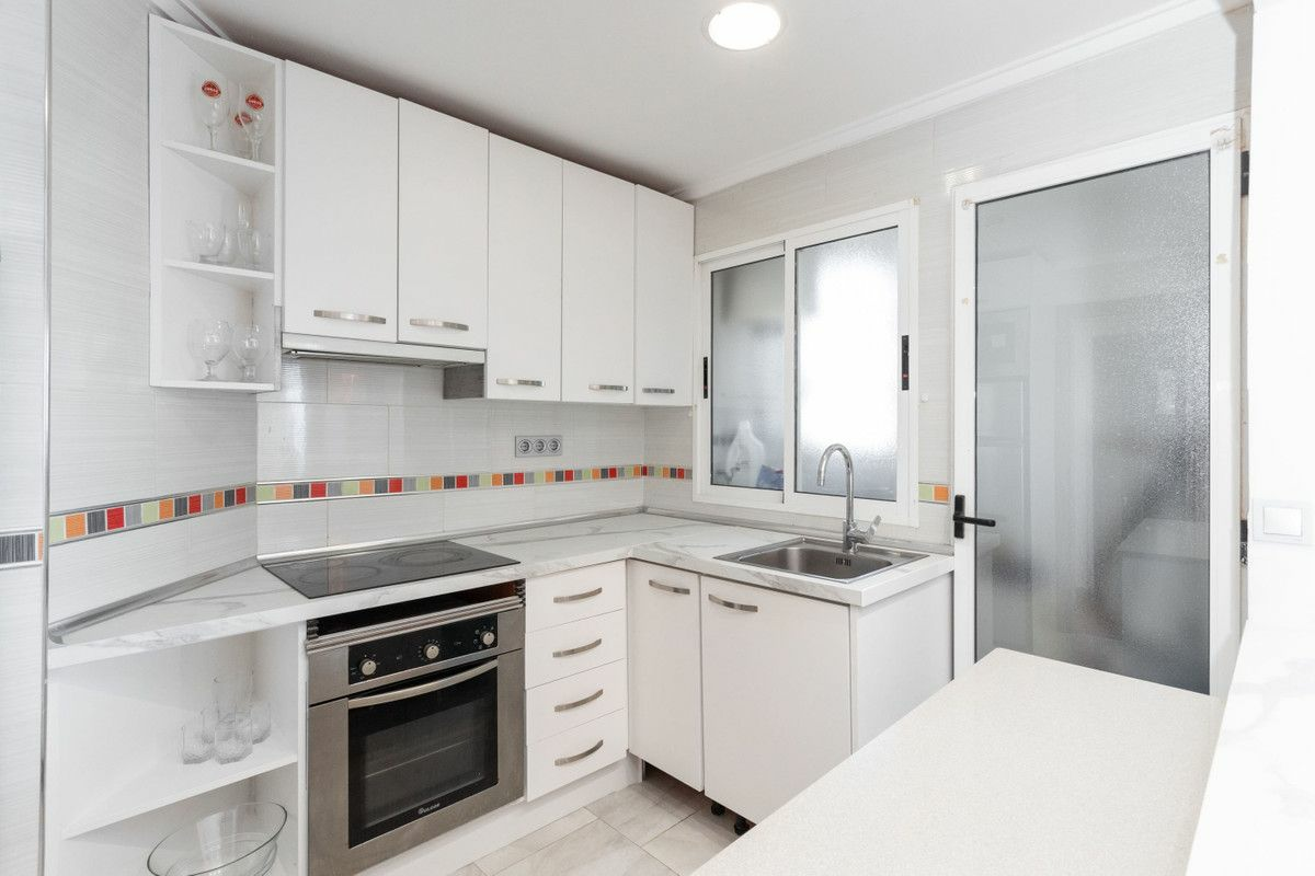 3-bedroom Apartment In Torrevieja, Spain (80 M²)
