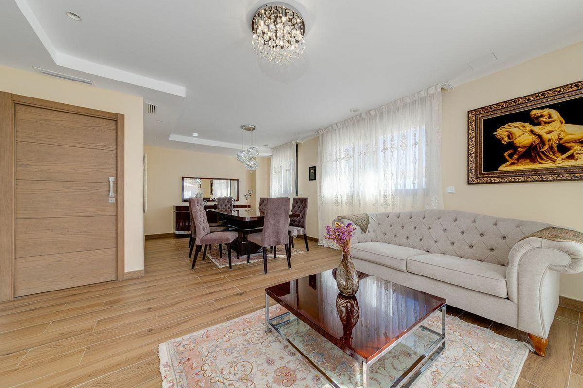 3-bedroom Villa In Orihuela Costa, Spain (461 M²)