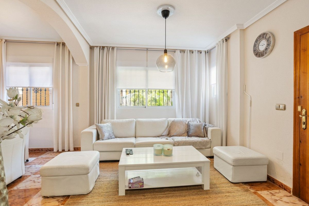 2-bedroom Villa In Orihuela Costa, Spain (75 M²)