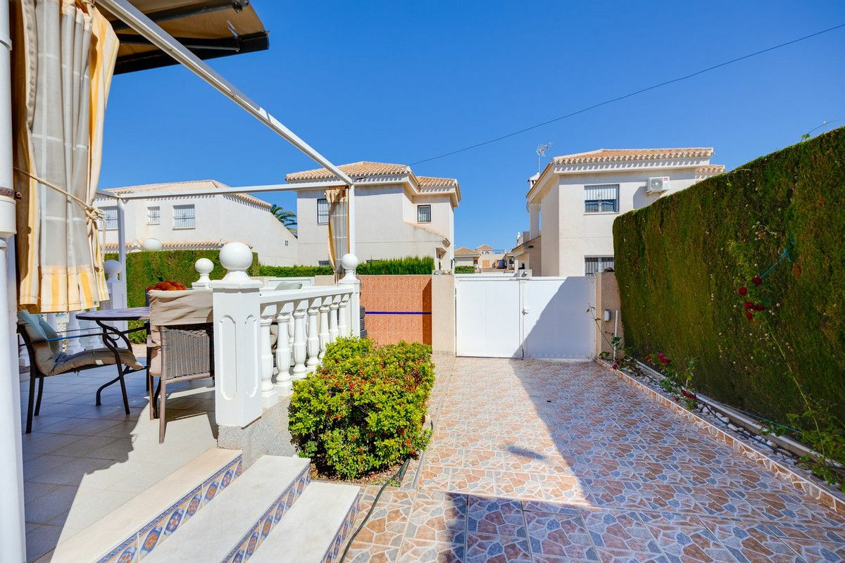 3-bedroom Villa In Orihuela Costa, Spain (125 M²)