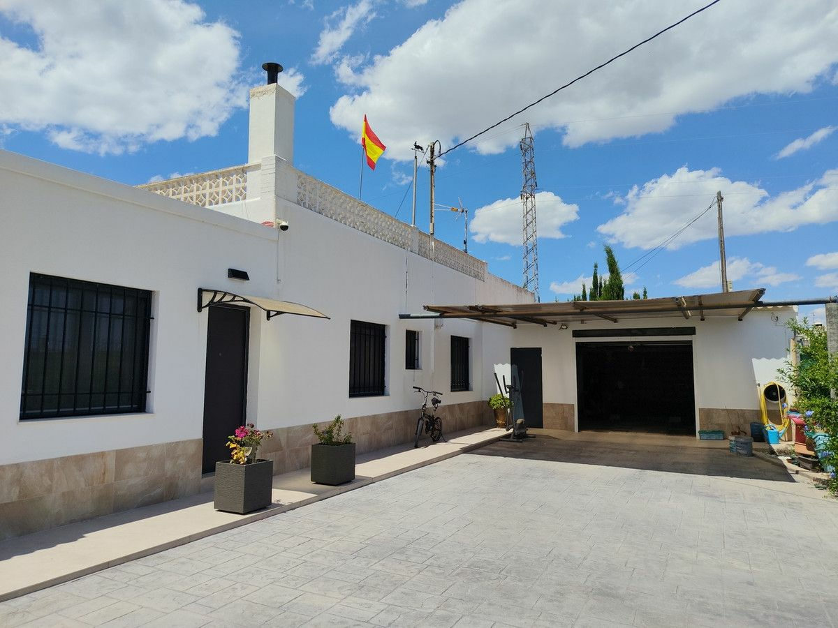 6-bedroom Villa In Los Montesinos, Spain (347 M²)