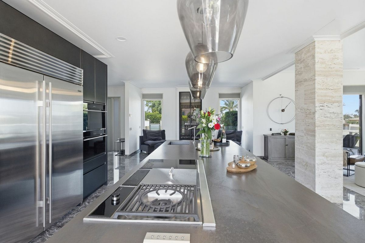 6-bedroom Villa In Orihuela Costa, Spain (442 M²)