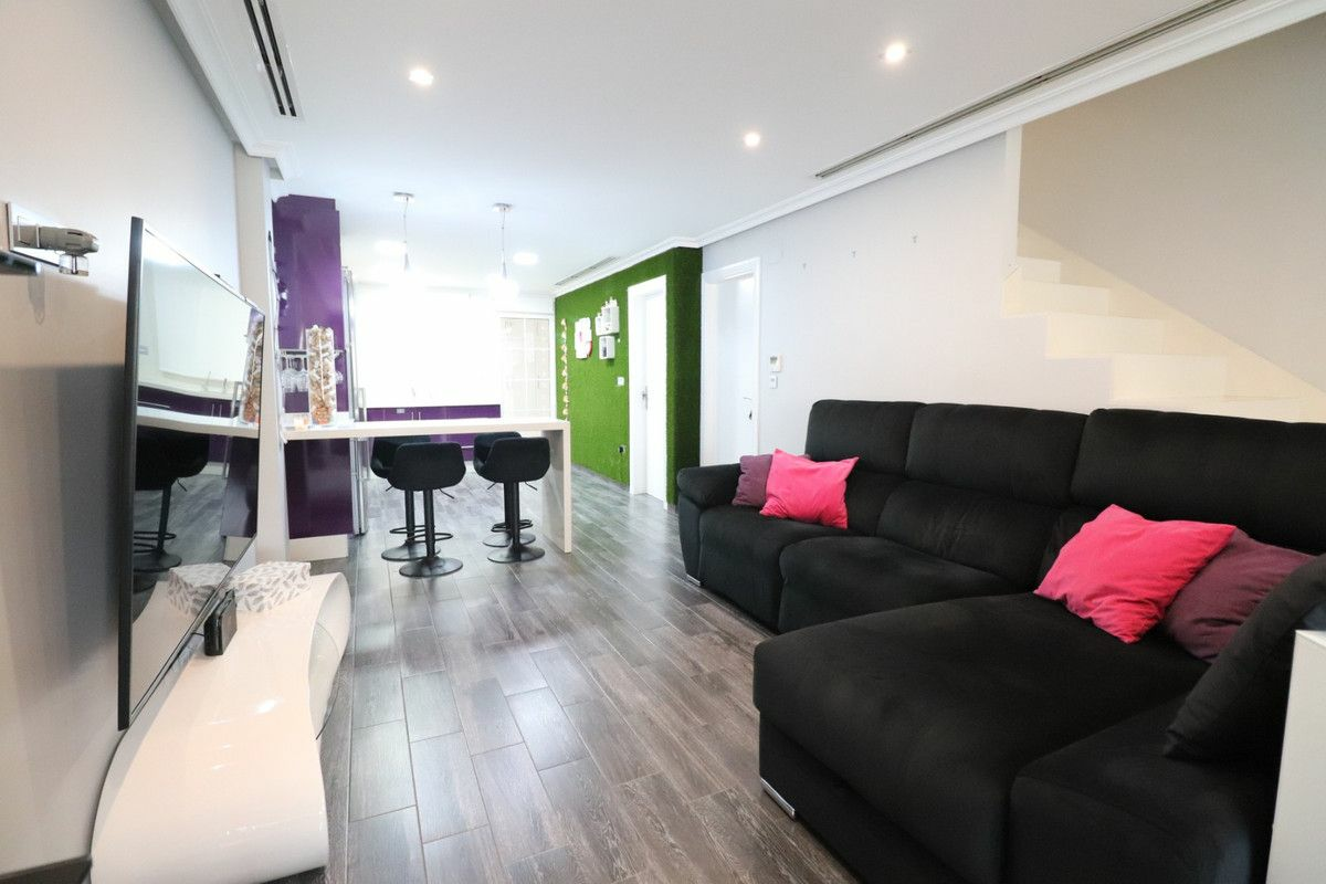 3-bedroom House In Redovan, Spain (241 M²)