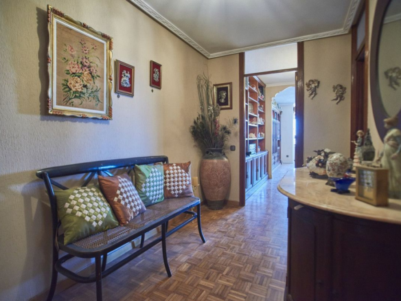 4-bedroom Apartment In Alicante, Spain (170 M²)