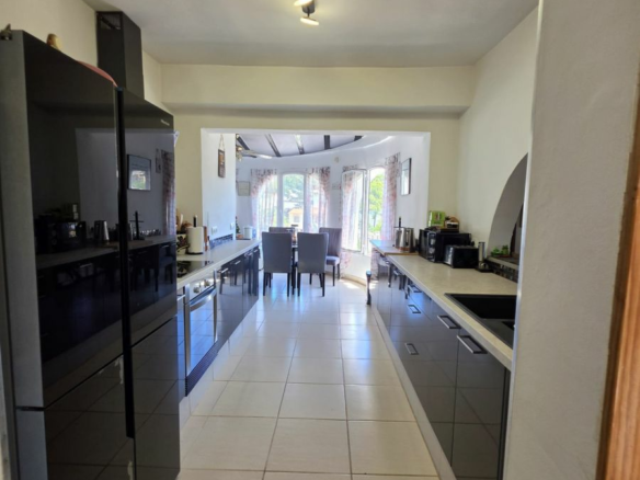 5-bedroom Villa In Algorfa, Spain (217 M²)