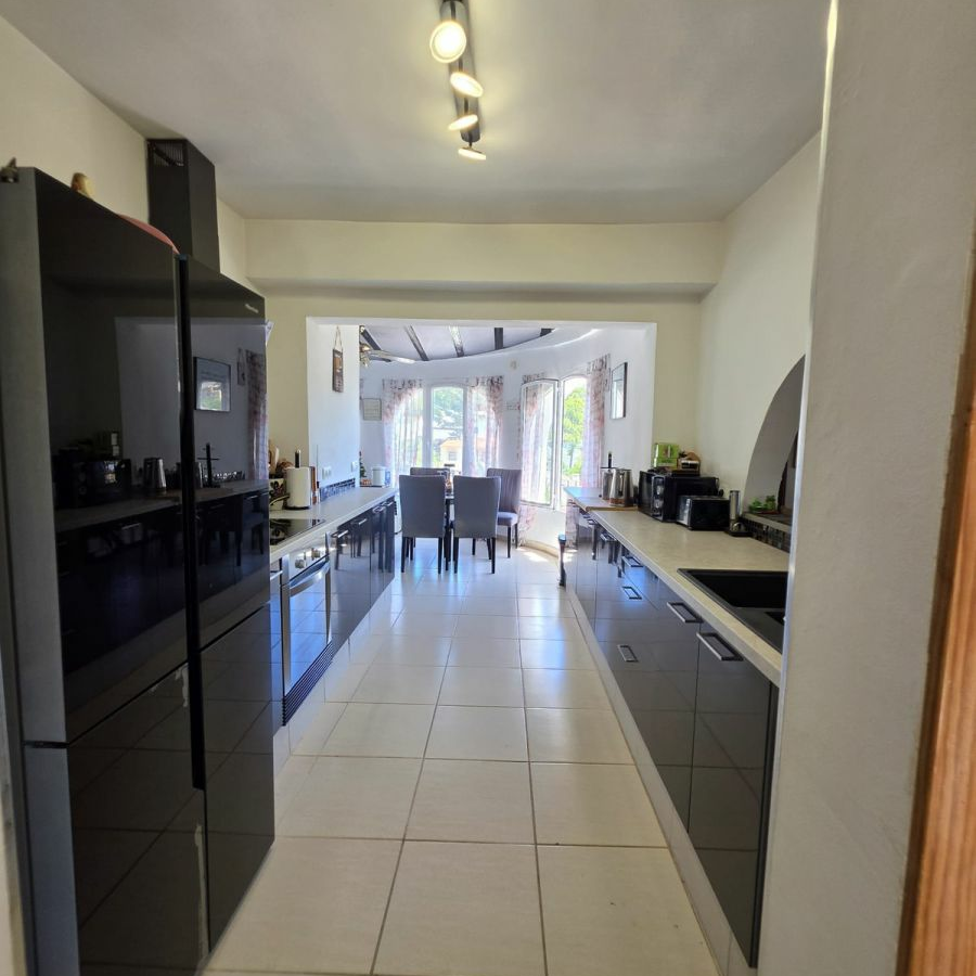 5-bedroom Villa In Algorfa, Spain (217 M²)