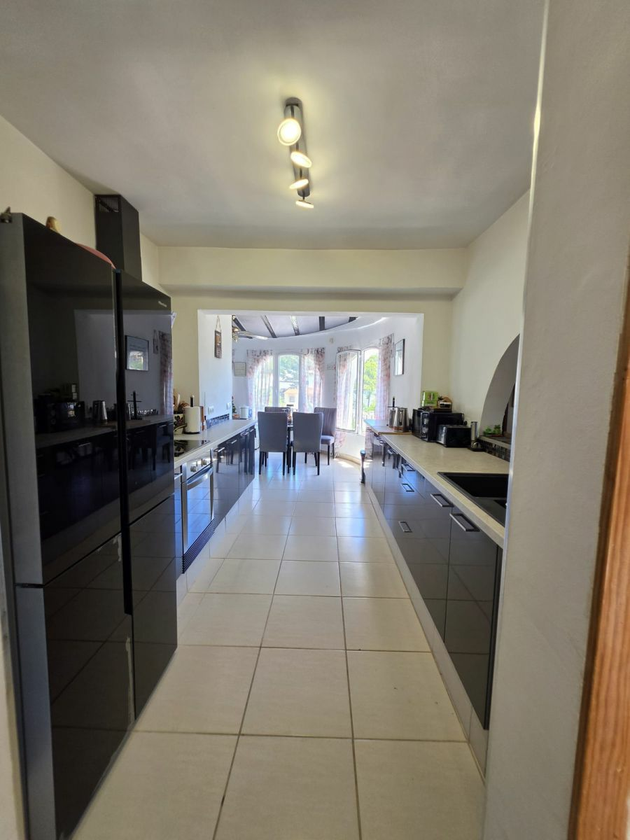 2-9-505c86 5-bedroom Villa In Algorfa, Spain (217 M²)