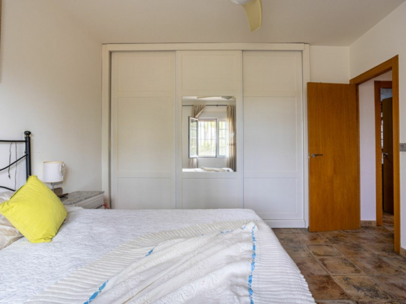 5-bedroom Villa In Villena, Spain (199 M²)