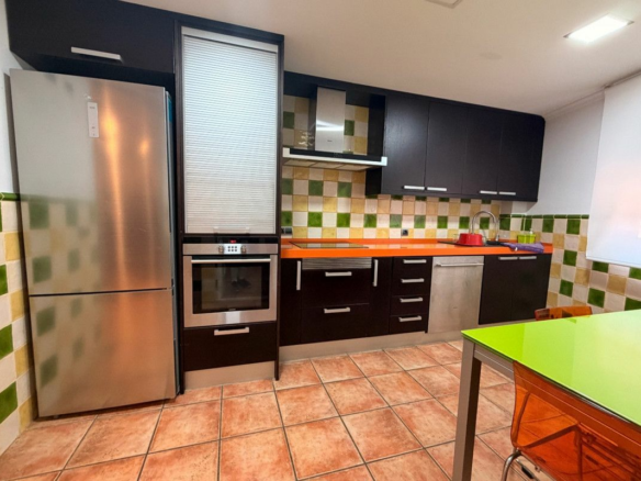 3-bedroom House In Catral, Spain (195 M²)