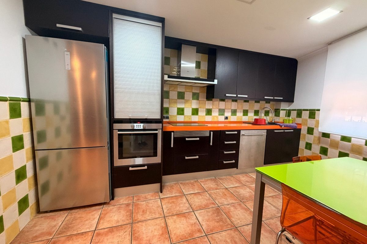 3-bedroom House In Catral, Spain (195 M²)