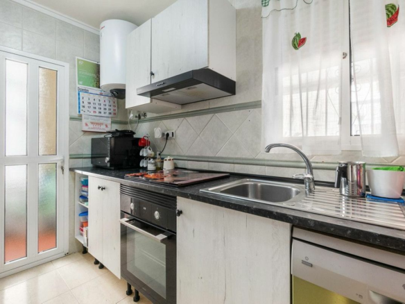 3-bedroom Villa In Torrevieja, Spain (105 M²)