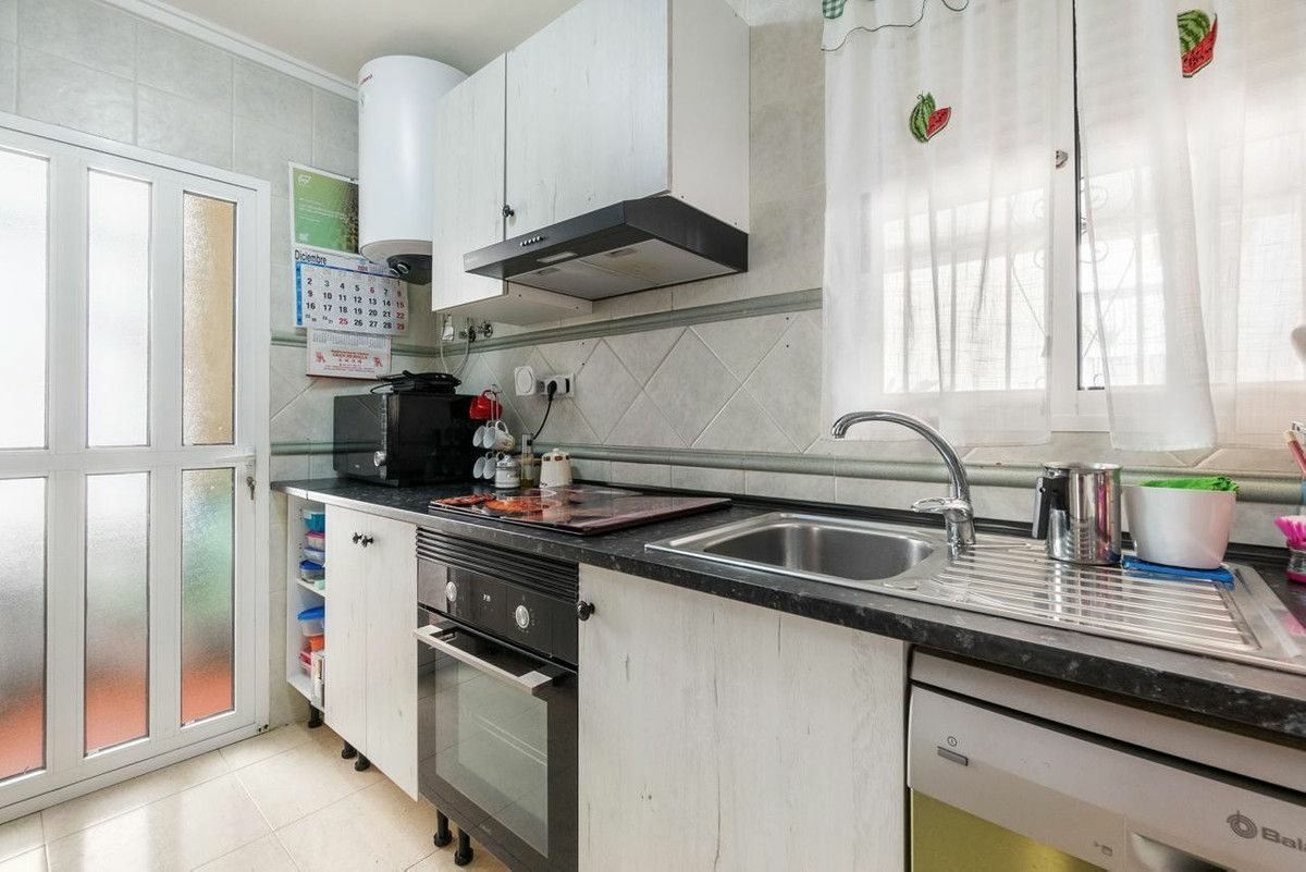 3-bedroom Villa In Torrevieja, Spain (105 M²)