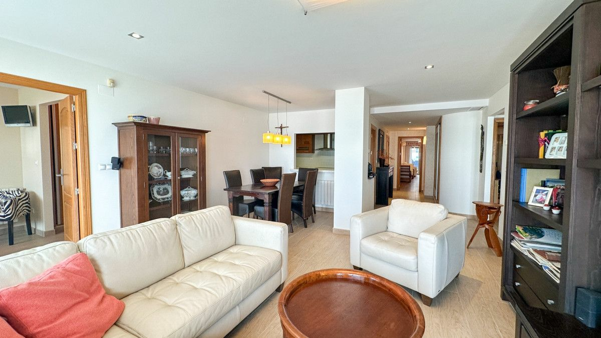 4-bedroom Apartment In Torrevieja, Spain (180 M²)