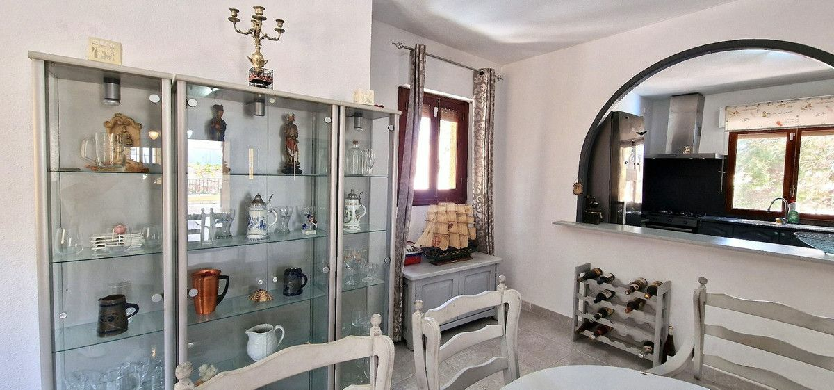 6-bedroom Villa In Orihuela, Spain (250 M²)