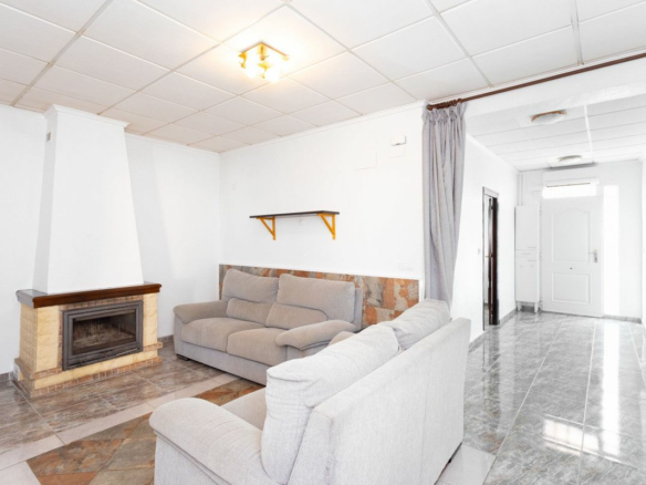 4-bedroom House In Los Montesinos, Spain (152 M²)