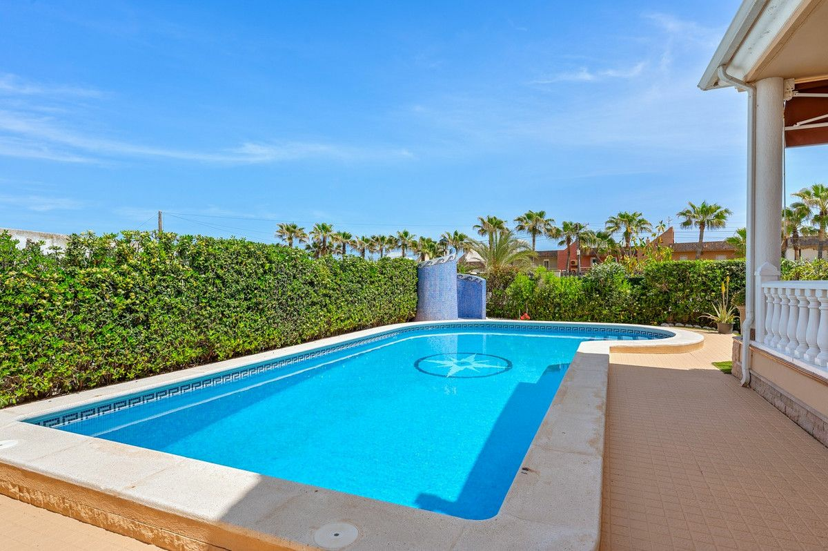 6-bedroom Villa In Torrevieja, Spain (500 M²)