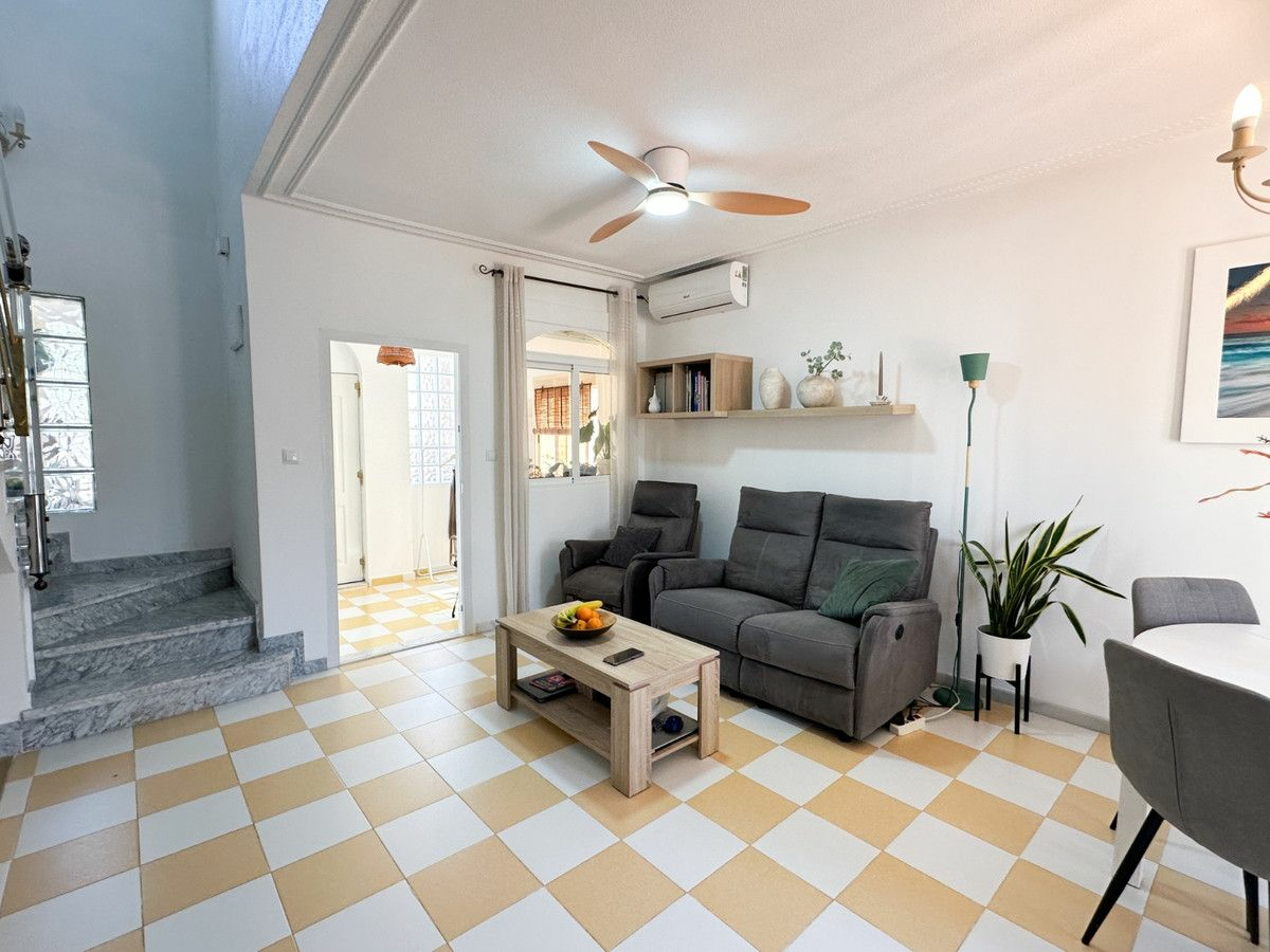 3-bedroom Villa In Torrevieja, Spain (86 M²)