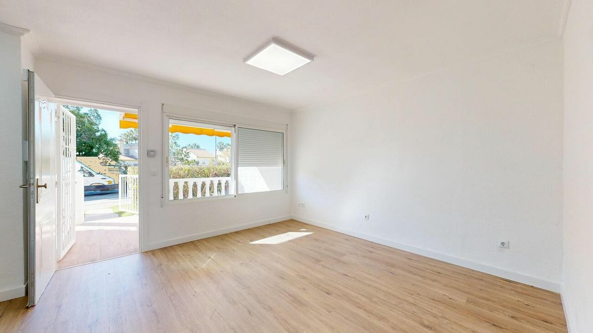 2-bedroom Villa In Orihuela Costa, Spain (95 M²)