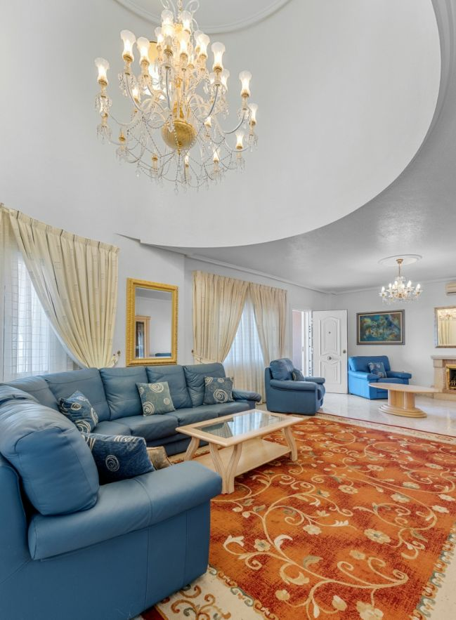 7-bedroom Villa In Rojales, Spain (179 M²)
