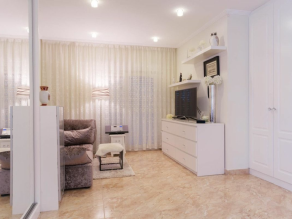 7-bedroom Villa In Orihuela Costa, Spain (284 M²)